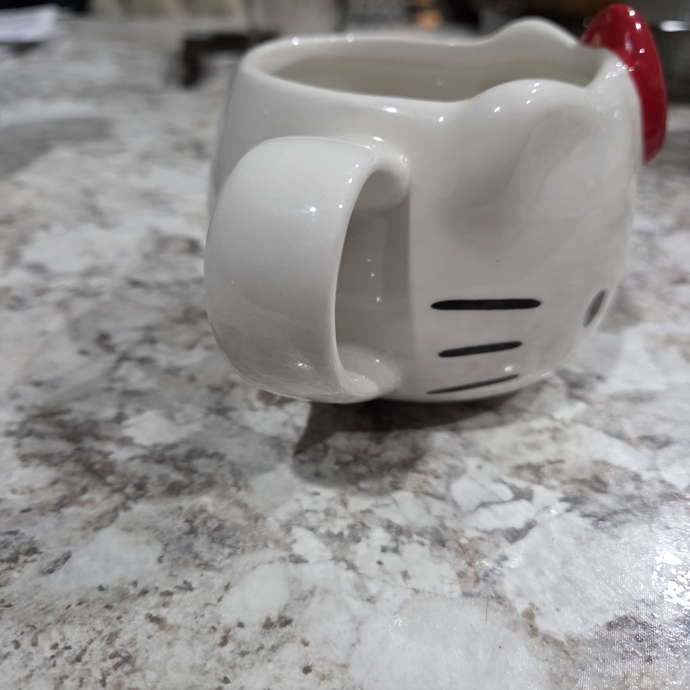 Sanrio Hello Kitty Mug with Red Bow - Picture 4 of 6
